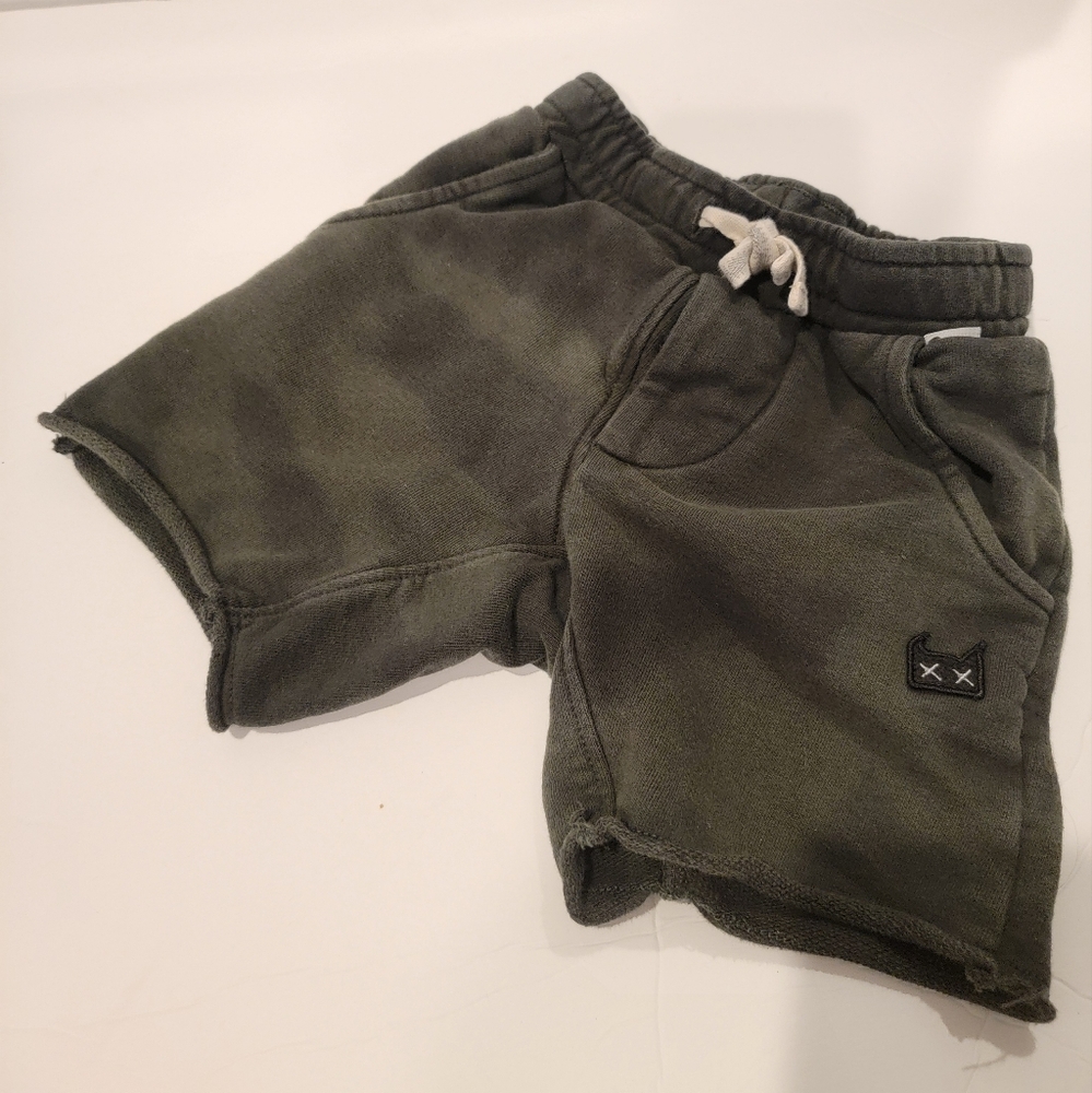 Munster 3 boys shorts in olive green acid wash size 3 boys